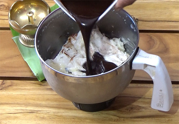 Add chocolate coffee sauce, blend till smooth
