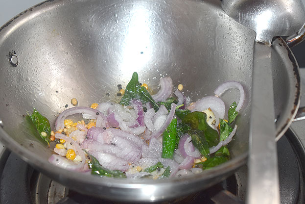 Heat 2 tbsp oil, mustard, urad dal, chana dal, asafoetida, garlic, onion, green chilli, & onion saute