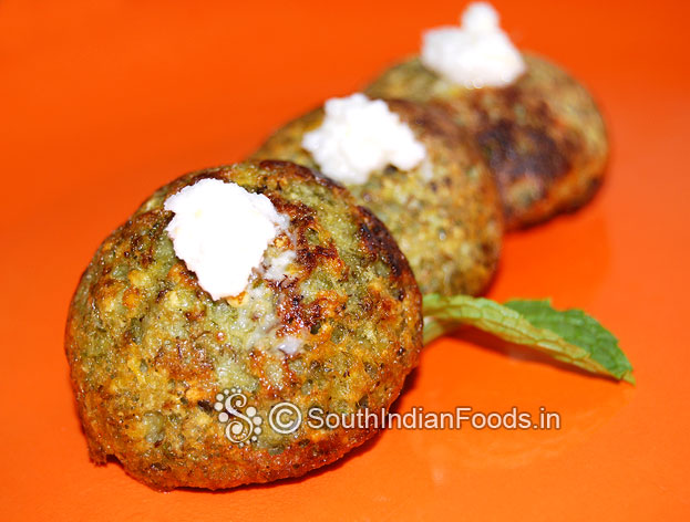 Green moong kuzhi paniyaram / pachai payaru paniyaram is ready, serve hot with coconut chutney.