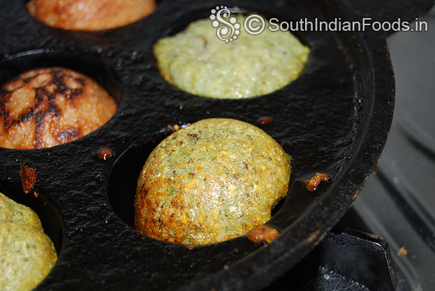 Heat iron paniyaram tawa, pour batter, sprinkle oil, cover it & cook for 2 min