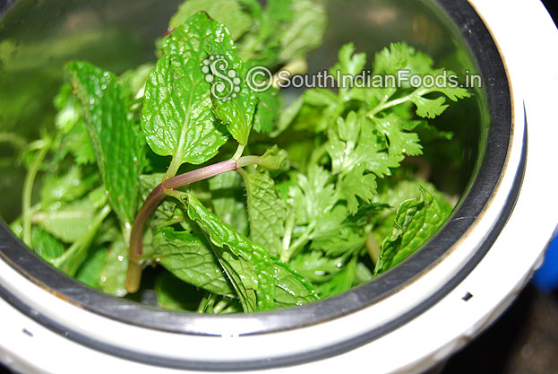 For green chutney:-Add mint, coriander leaves, green chilli, lemon juice, & salt, grind well