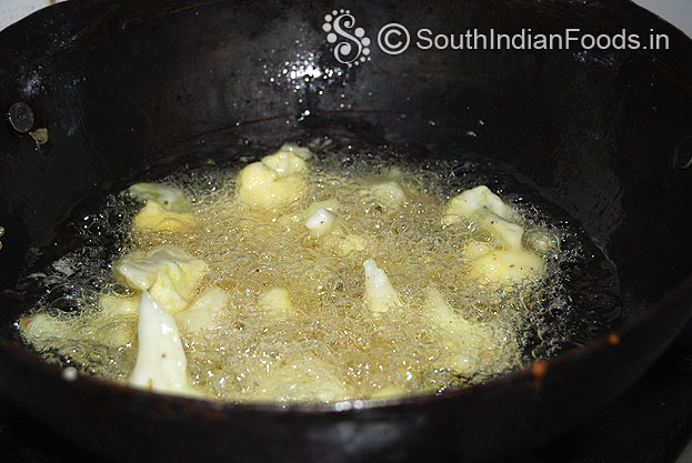 Heat oil in a pan, add cauliflower