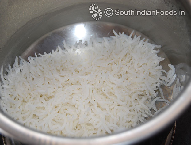 Add drained rice, cover lid, leave it for 5 min