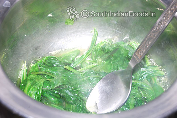 Boil spinach leaves till soft [2 min]