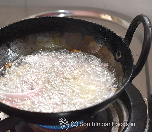 Heat oil in a pan, add sliced onion