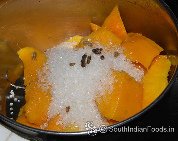 Add Mango, cardamom and Sugar