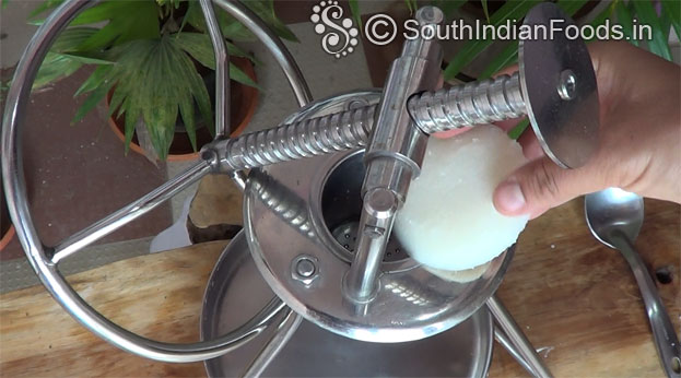 Add steamed idli into idiyappam machine
