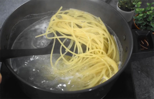 One pot white sauce pasta