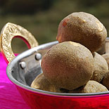 Kambu laddu / Pearl millet ladoo with nuts