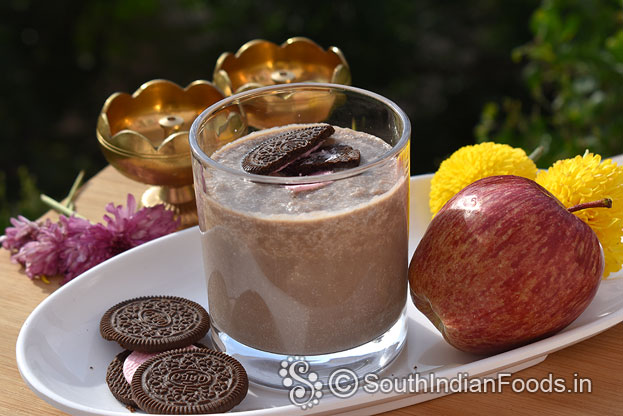 In a blender add appler, golden oreo & sugar, coarsely grind