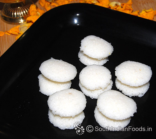 Arrange mini idli