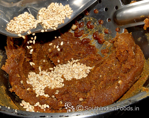 Ghee roast cashews and raisins