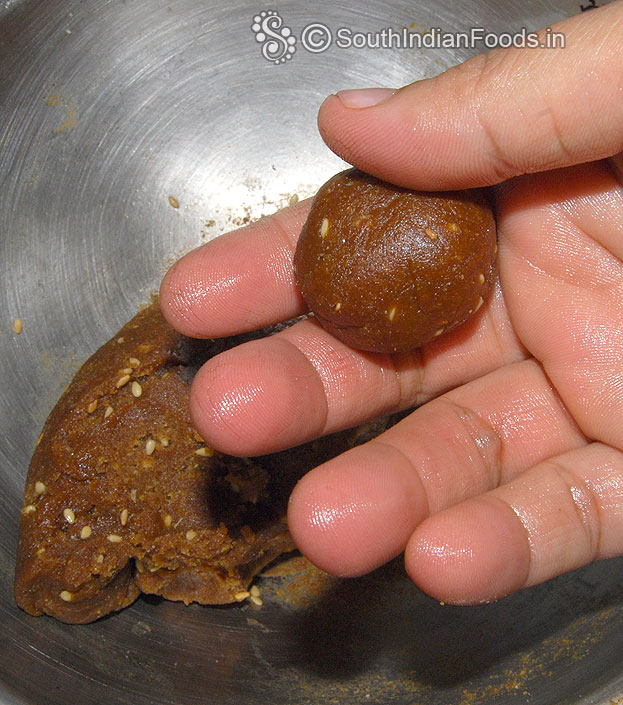 Make equal size ladoos