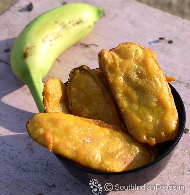 Kacha kela pakoda