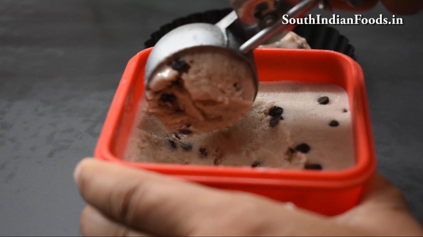 Banana chocolate chip ice crea