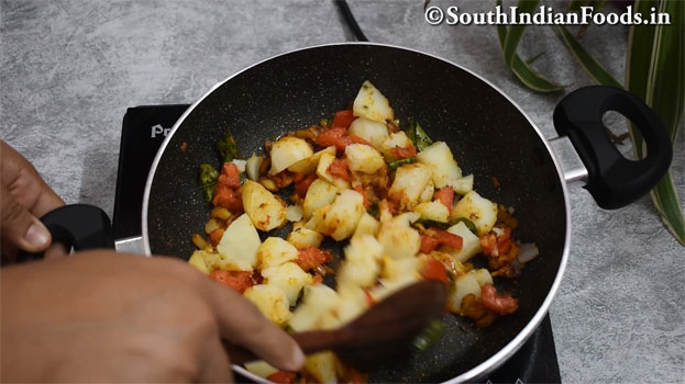 Bedmi poori & aloo 33