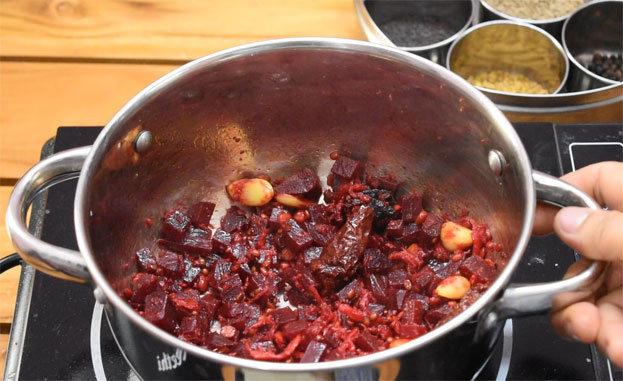 Beetroot chutney step 7