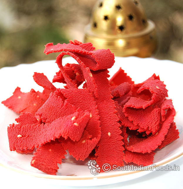 Beetroot ola pakoda is ready, store in an airtight container, use within 2 weeks