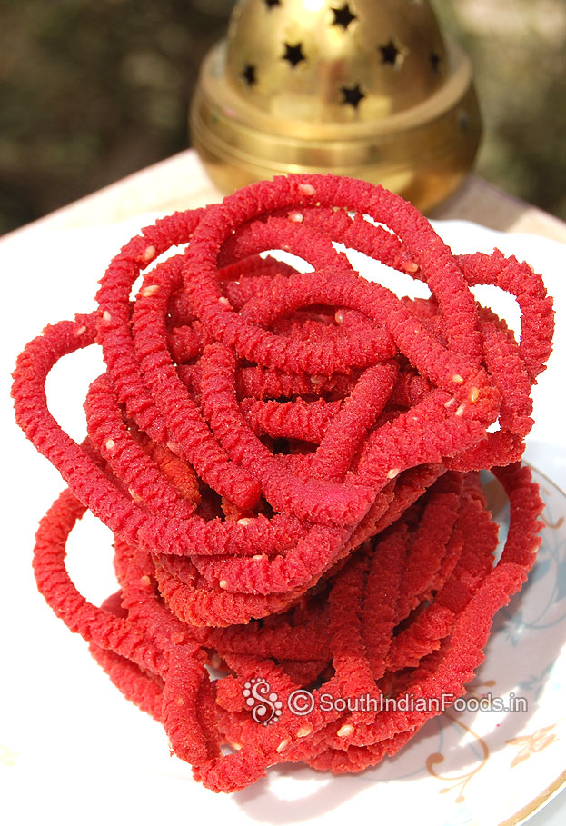 Beetroot flower chakli