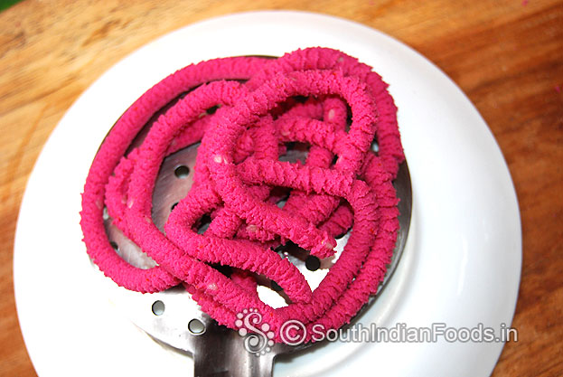 Raw beetroot murukku