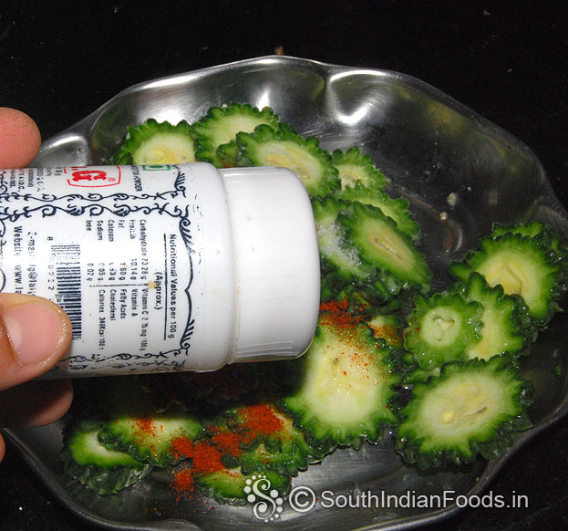 Add hing, mix well, cover it and leave it for 10 min