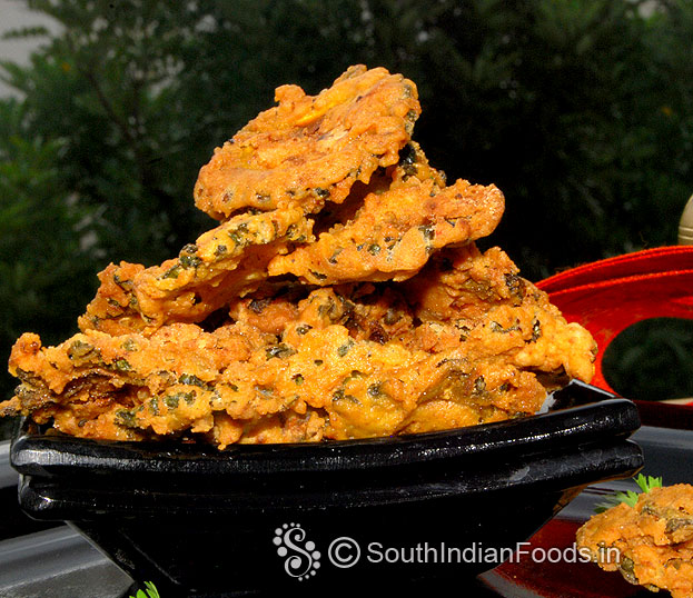 Crispy bittergourd pakoda ready
