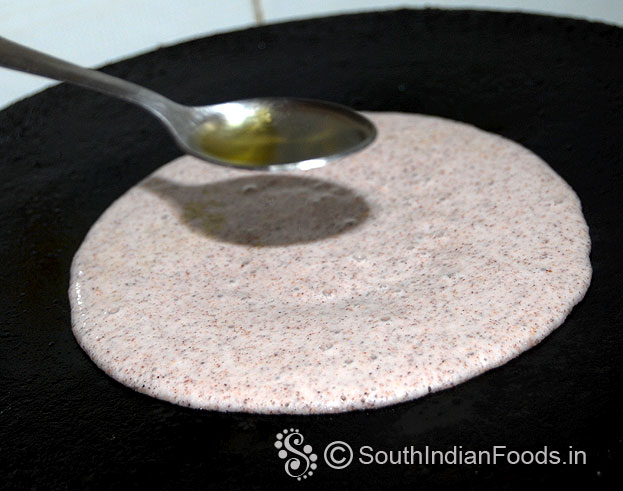 Add 1 tbsp oil around the uthappam