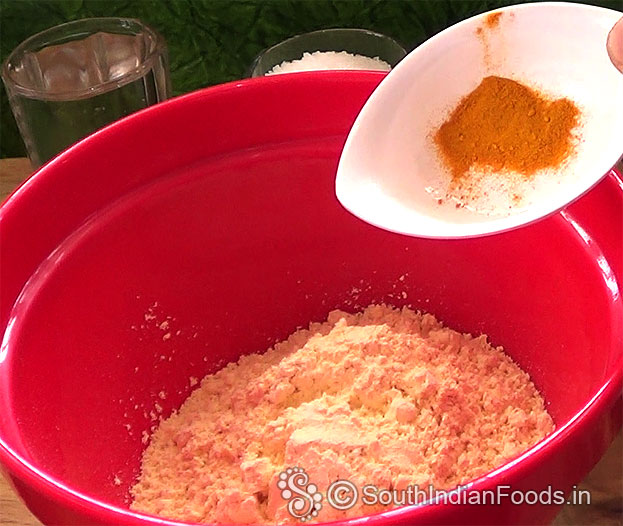 Add turmeric powder, mix well