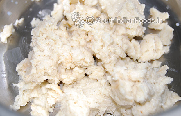 In a bowl add squeezed bread slices mash well