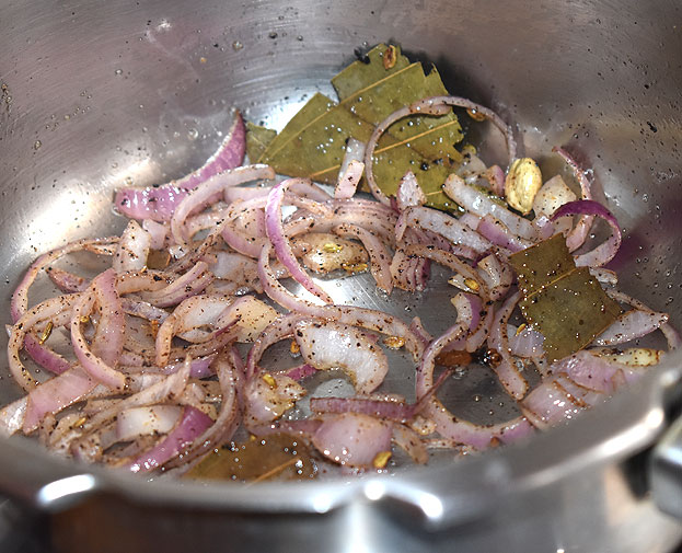 Heat oil, butter then , add cinnamon, cloves, cardamom, bay leaves & fennel saute, add onion saute till crisp