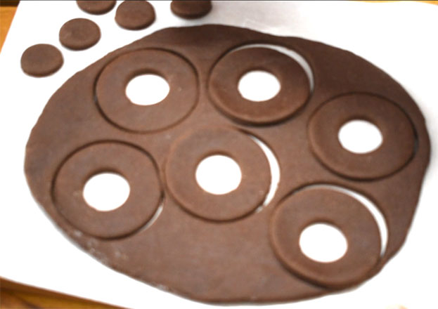 Chocolate wheat doughnuts step 13