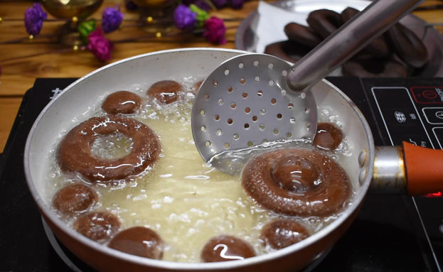 Chocolate wheat doughnuts step 16