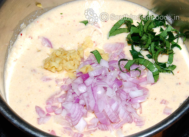 Add onion, curry leaves, ginger