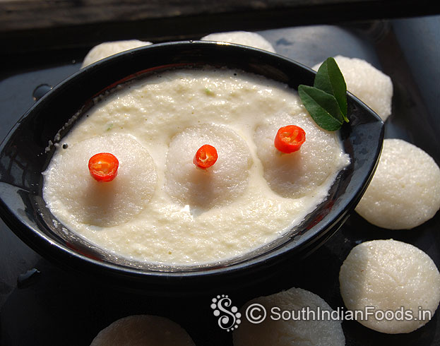 Mini chutney idli