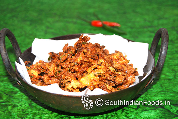 Crispy onion pakora