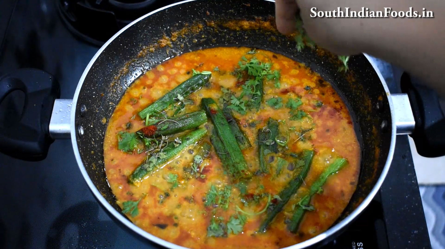 Dahi bhindhi gravy