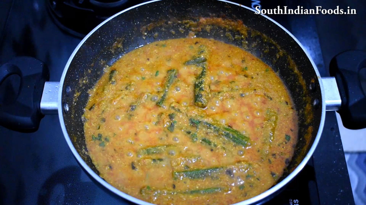 Dahi bhindhi gravy