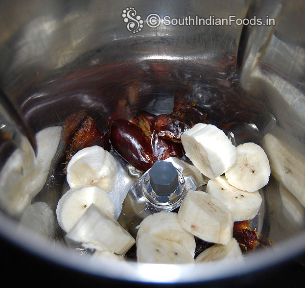 In a mier jar add banana & dates