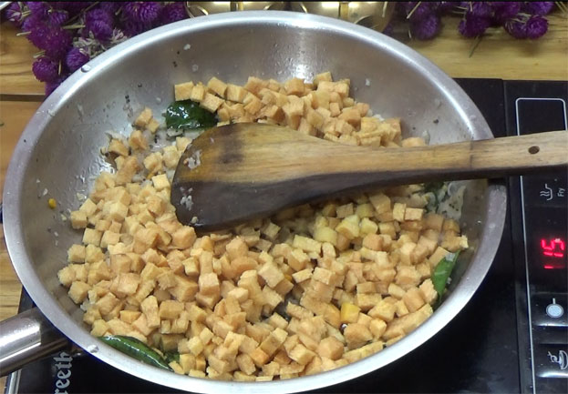 Elephant foot yam cubes