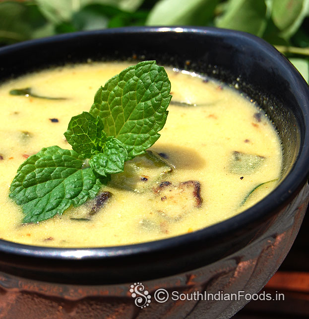 Fried okra in yogurt sauce