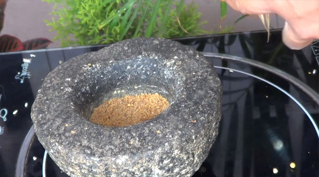 Freshly ground fenugreek powder ready
