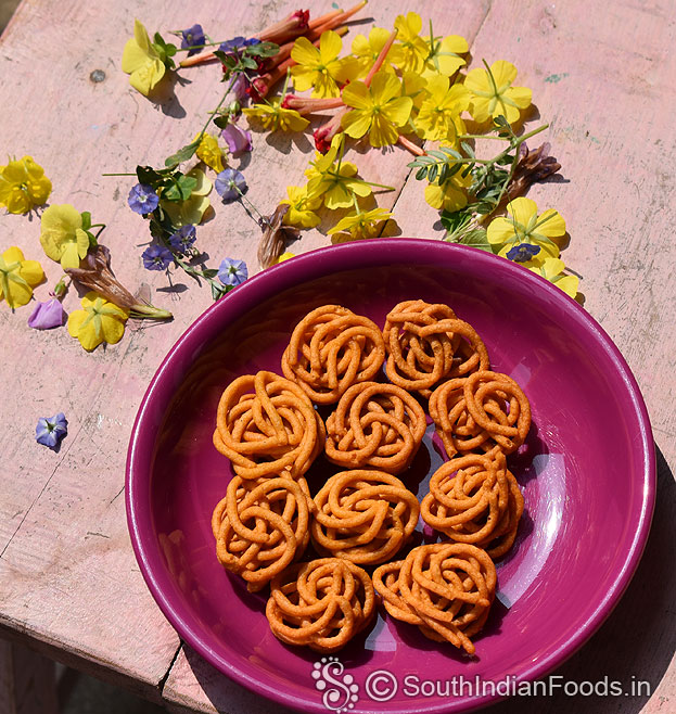 Garlic murukku
