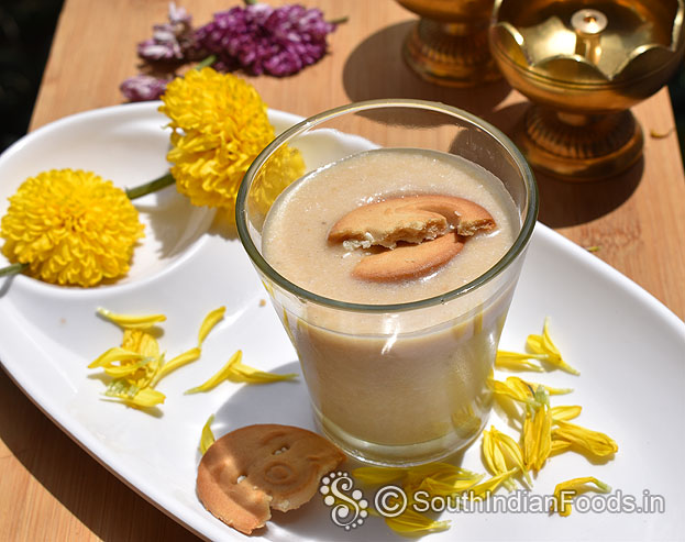 Cream biscuit banana milkshake