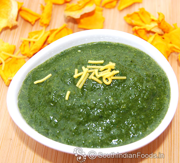 Green chutney with lemon juice