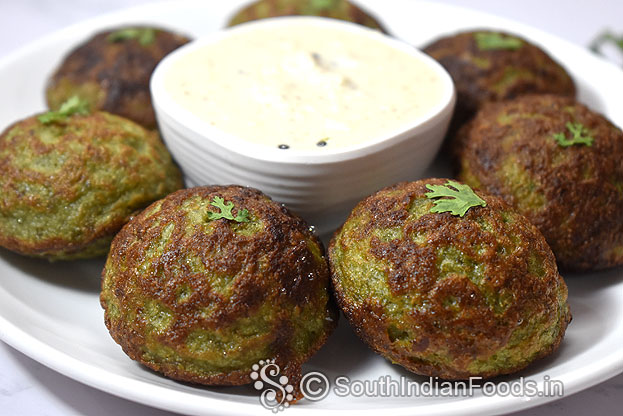 Green moong kuzhi paniyaram / pachai payaru paniyaram is ready, serve hot with coconut chutney.