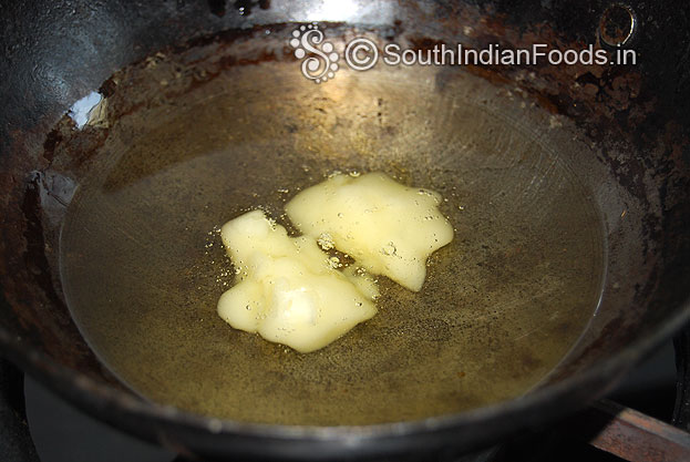Heat oil and ghee in a pan