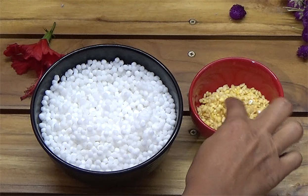 Heat 2 tbsp oil, add mustard, chana dal, urad dal, asafoetida, onion saute