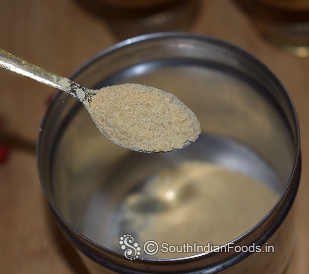 Add 3 tsp horlicks powder in a glass