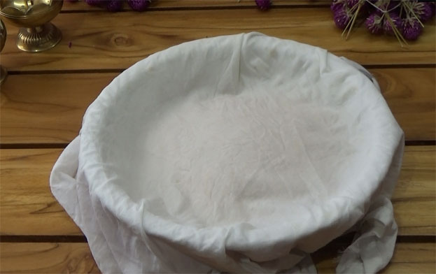 Cover with cotton cloth, let it rise for 2 hours