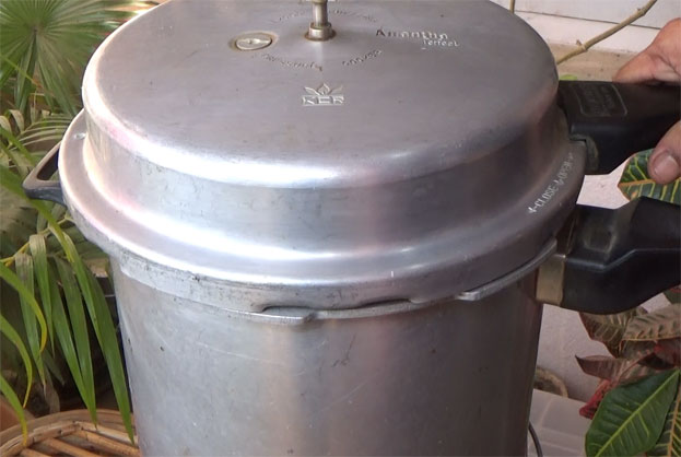 Cover lid, cook for 35 min on medium flame